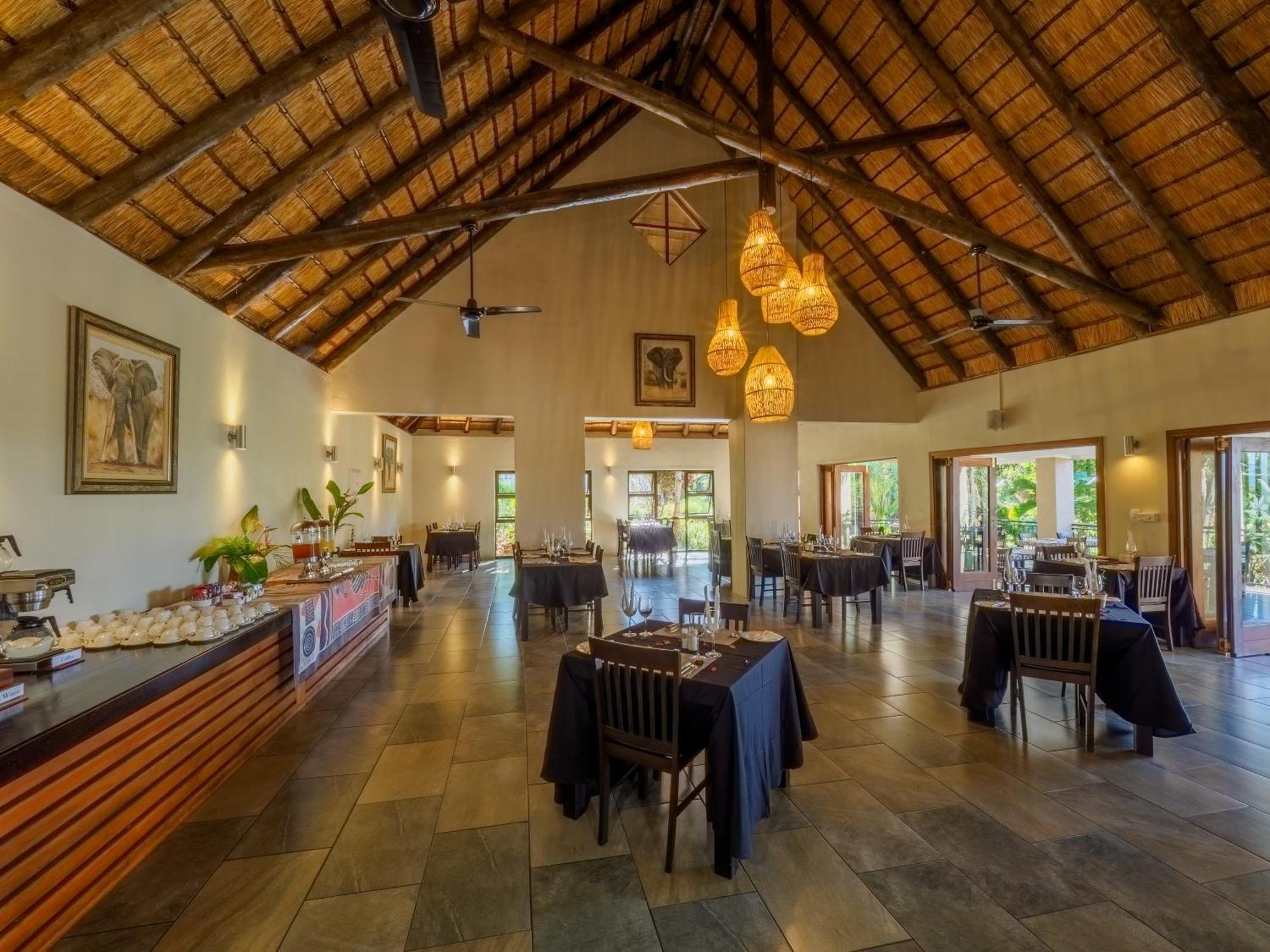 Hotel Umbhaba Eco 4*